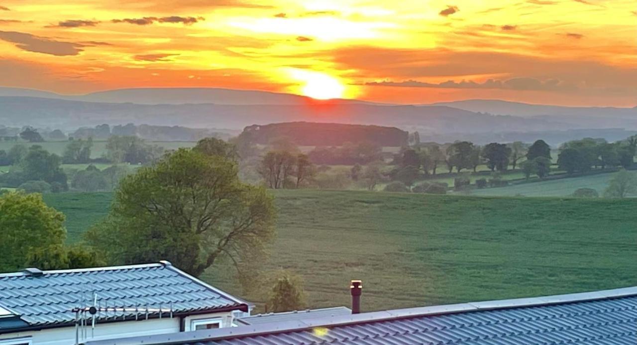 Ribble Valley Lodge Retreat Gisburn Exterior photo